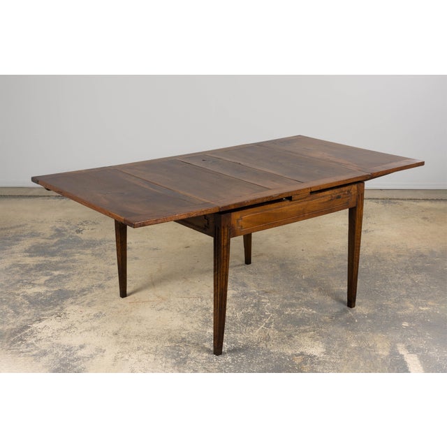 French 19th Century French Neoclassical Louis XVI Walnut Extending Dining Table For Sale - Image 3 of 18