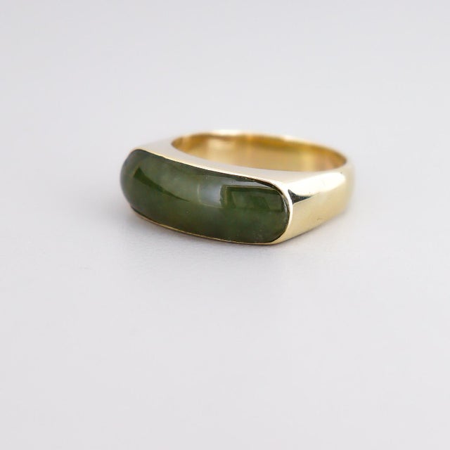 Late 20th Century Vintage 14k Gold & Green Jade Cabochon Cocktail Ring For Sale - Image 5 of 15