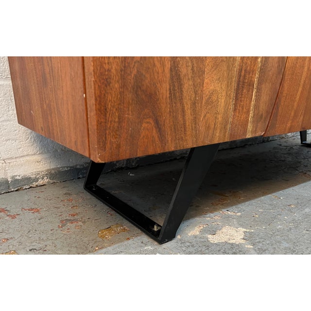 Late 20th Century Organic Modern Mahogany Credenza With S-Shaped Live-Edge Doors For Sale - Image 13 of 17