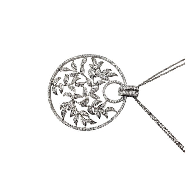 Early 21st Century 18k White Gold and Diamond Open Floral Circle Pendant Necklace For Sale - Image 4 of 9