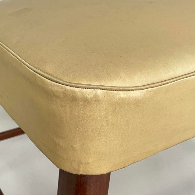 1940s Italian Art Deco Pouf in Wood and Beige Satin, 1940s For Sale - Image 5 of 13