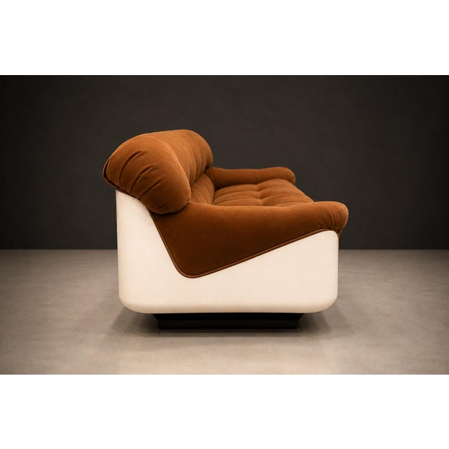 Brazilian Modern “Vip” Sofa in Fiberglass & Mohair by Jorge Zalszupin, 1973 For Sale - Image 13 of 16