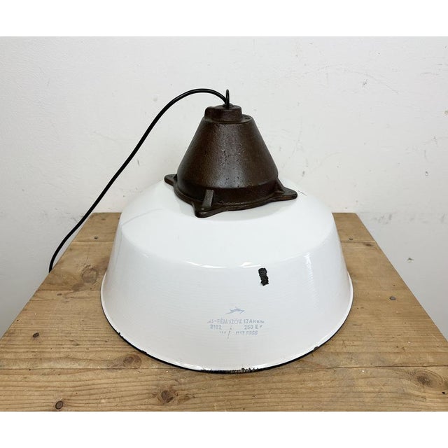 Industrial White Enamel and Cast Iron Pendant Light, 1960s For Sale - Image 11 of 17