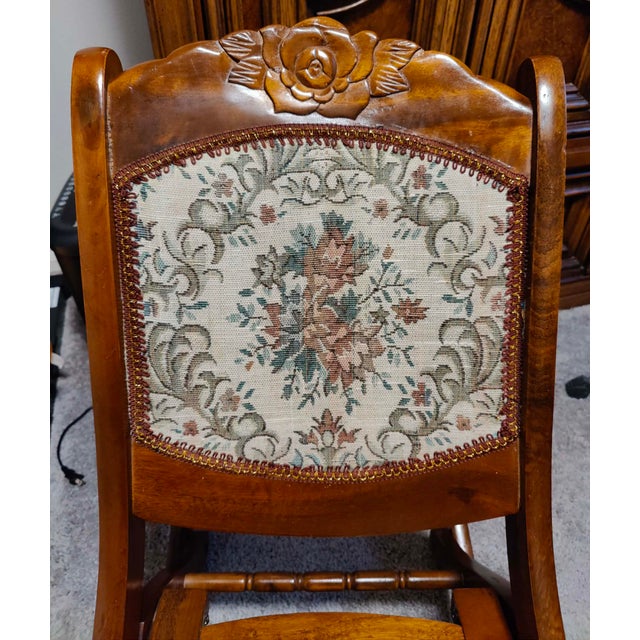 American Beautiful Vintage/Antique Victorian-Style Folding Rocking Chair With Needlepoint Tapestry! For Sale - Image 3 of 10