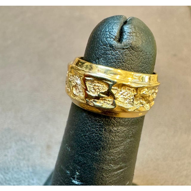 14 Karat Yellow Gold Classic Wide Wedding Band With Design Ring, Unisex Size 4.5 For Sale - Image 10 of 18