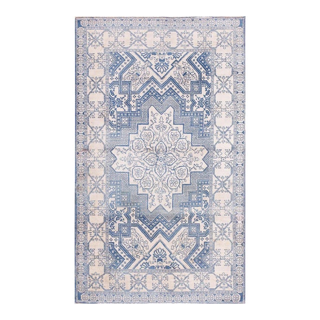 1930s Blue-White Medallion Antique Indian Agra Rug Knotted Pile 4' 1" X 6' 8" Cotton Carpet For Sale