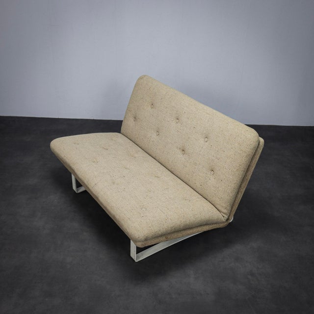 1970s C684 Two-Seater Sofa by Kho Liang Ie for Artifort, 1970s For Sale - Image 5 of 10