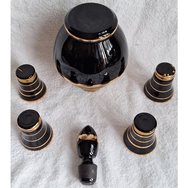 Art Deco Liqueur Set in Black Glass with Gold Painting by Boom, 1930s, Set of 5 For Sale - Image 4 of 6
