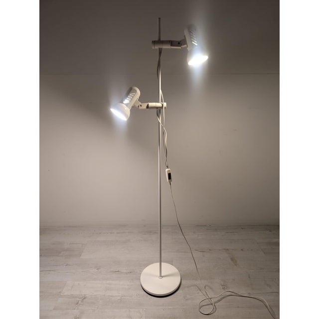 Stylish 1970s Floor Lamp Stylish, retro floor lamp from the 1970s. White metal construction with two movable spotlights....