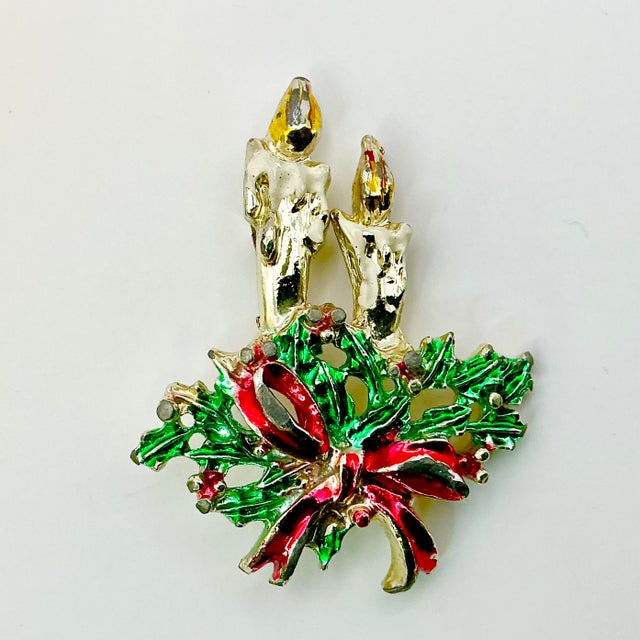 1960s Vintage Boho Chic Americana Double Candlestick With Holly & Red Ribbon Christmas Brooch For Sale - Image 4 of 6