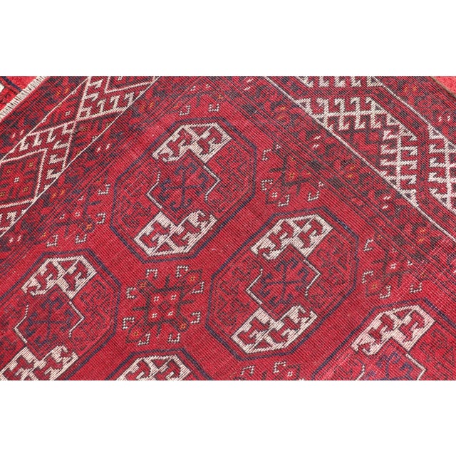 Textile Mid 20th Century Hand-Knotted Vintage Turkomen Ersari Rug in Wool With Repeating Gul Design For Sale - Image 7 of 12
