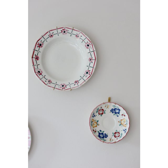 1950s Wall Plates in Pink Earthenware, 1950s, Set of 7 For Sale - Image 5 of 9