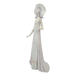 Lladro #1431 the Debutante Elegant Ladies Spanish Porcelain Figurine For Sale