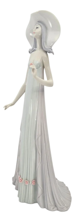 Lladro #1431 the Debutante Elegant Ladies Spanish Porcelain Figurine