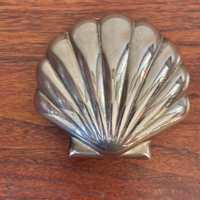 Hollywood Regency 1980s Mid Century Silver Shell Jewelry Casket For Sale - Image 3 of 8