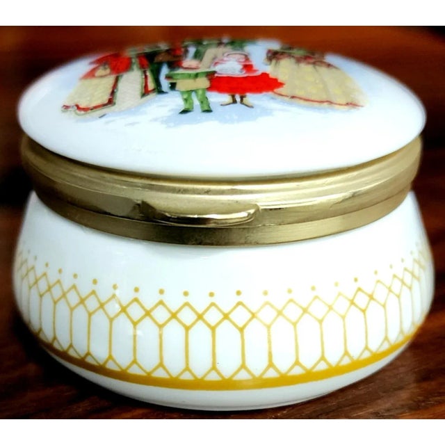 Ceramic Ayshford Christmas Scene English Fine Bone China Round Box For Sale - Image 7 of 11