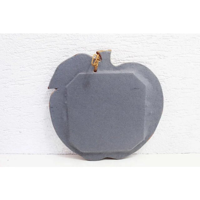 "Apple" mirror from the 60s and 70s in ceramic. An elegant and bohemian touch is ensured with this superb ceramic apple...