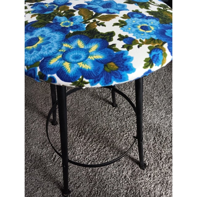 Vintage Comfort Lines Mid Century Metal Swivel Bar Stool For Sale In Phoenix - Image 6 of 6