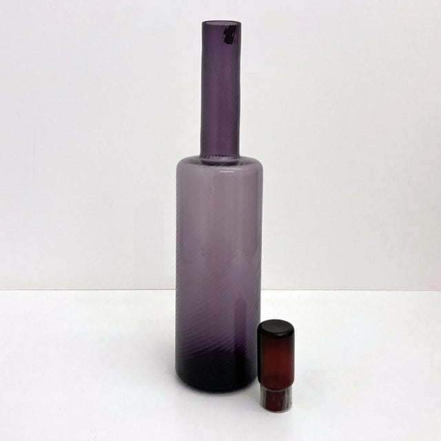 Rare Gullaskruf (Sweden), The original Viking label still exists. Mid-Century modern glass decanter 14½”H x 3”D