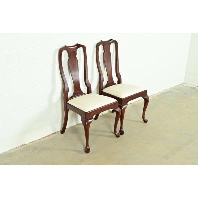 Henkel Harris Henkel Harris Queen Anne Solid Mahogany Side Chairs or Dining Chairs, Pair For Sale - Image 4 of 15