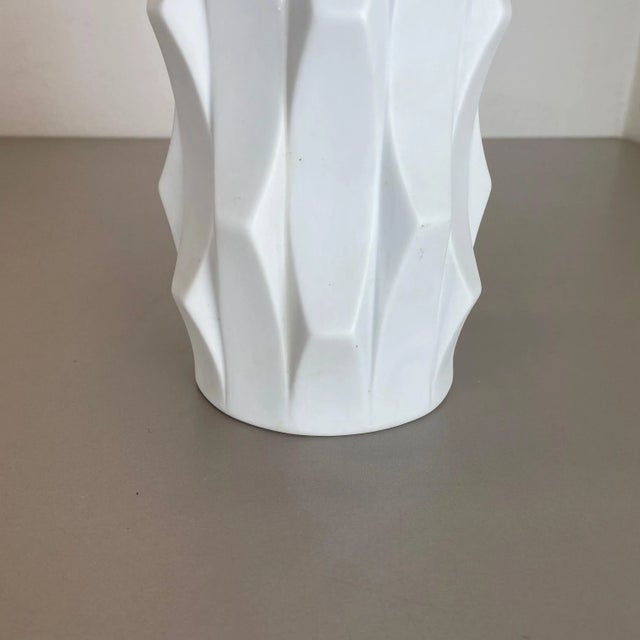 Op Art Porcelain Vase by Heinrich Fuchs for Hutschenreuther, Germany, 1970s For Sale - Image 9 of 18