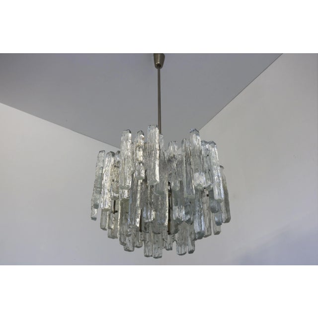 Large Mid-Century Modern Chandelier Ice Glass from J.T. Kalmar, 1960s For Sale - Image 6 of 13