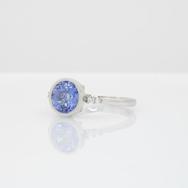 1.9Ct Tanzanite Ring With Natural Diamonds Accents: Solid 14k Gold, Size 6.75 For Sale In Columbus - Image 6 of 8