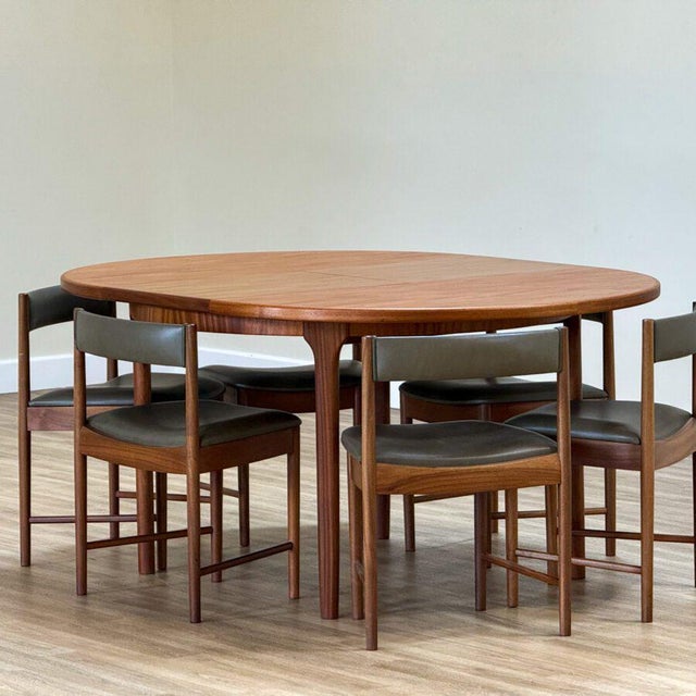 Dunvegan Round Extending Dining Table and Chairs in Teak by Tom Robertson for McIntosh, Scotland, 1960s, Set of 5 For Sale - Image 6 of 18