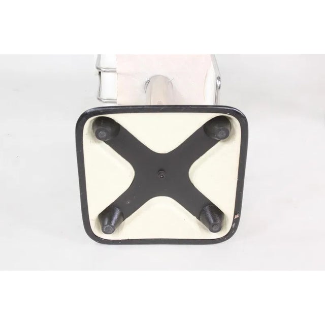 Joe Colombo Birillo Stool, White Leather & White Base, Joe Colombo for Zanotta, 1970 For Sale - Image 4 of 10