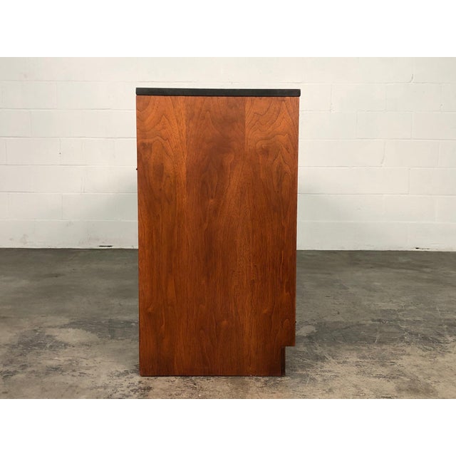 Broyhill Sculptra Mid Century Modern Walnut Credenza Tv Stand