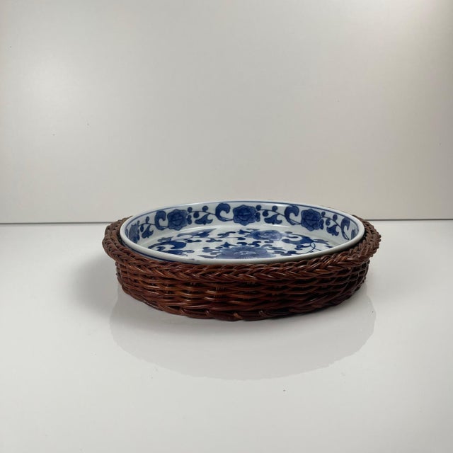 Ceramic Serving Platters in White and Blue Floral Pattern with Woven Wicker Mount, 1980, Set of 6 For Sale - Image 3 of 18