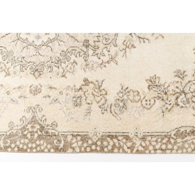 Turkish Mid 20th Century Neutral Modern Farmhouse Rug For Sale - Image 3 of 10
