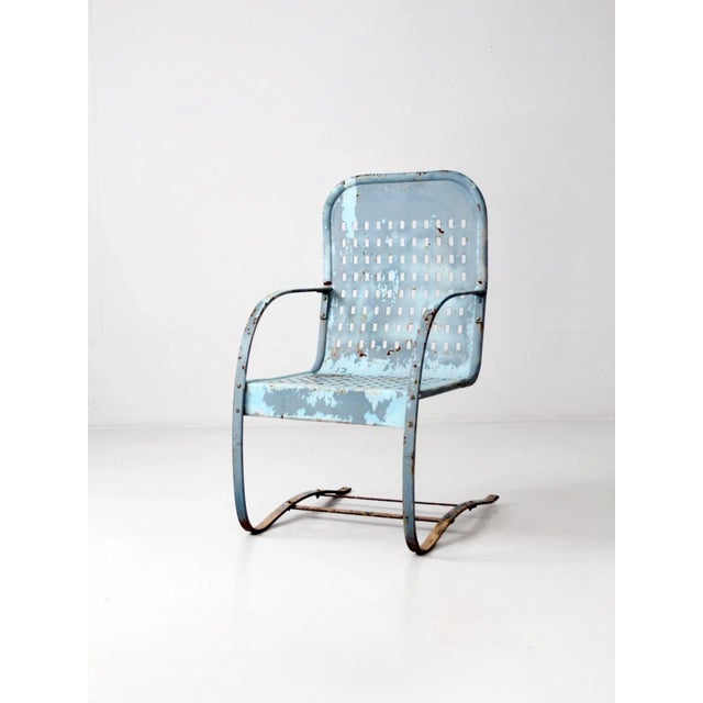 This is a mid-century bouncer chair. Piercing sky blue paint colors the mod metal patio chair. Perfect eye-popping chair...