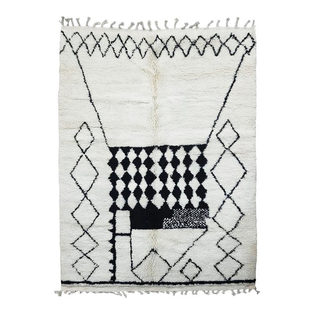 Black and Ivory Moroccan Rug - 9 X 6.3 Ft For Sale
