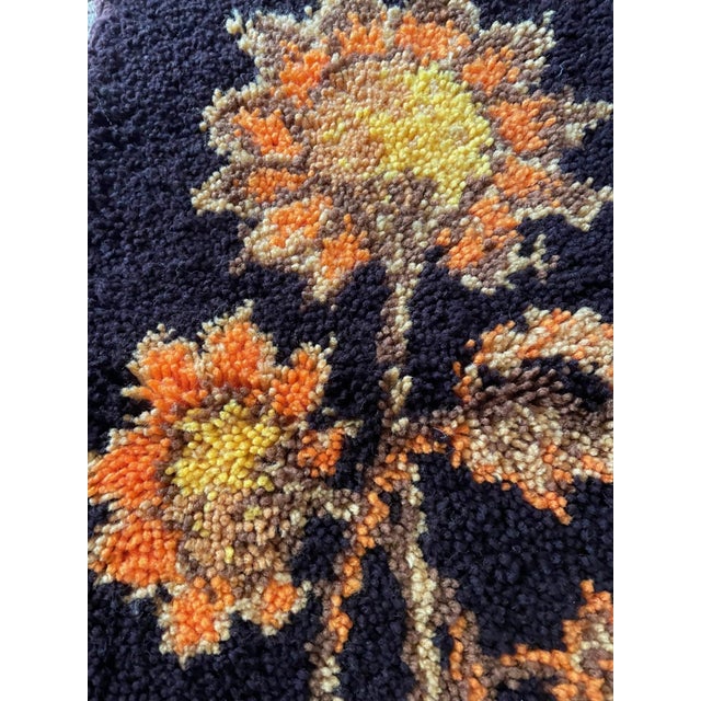 Vintage Sunflower Rug, 1970, in Very Good conditions. Designed 1970 to 1979