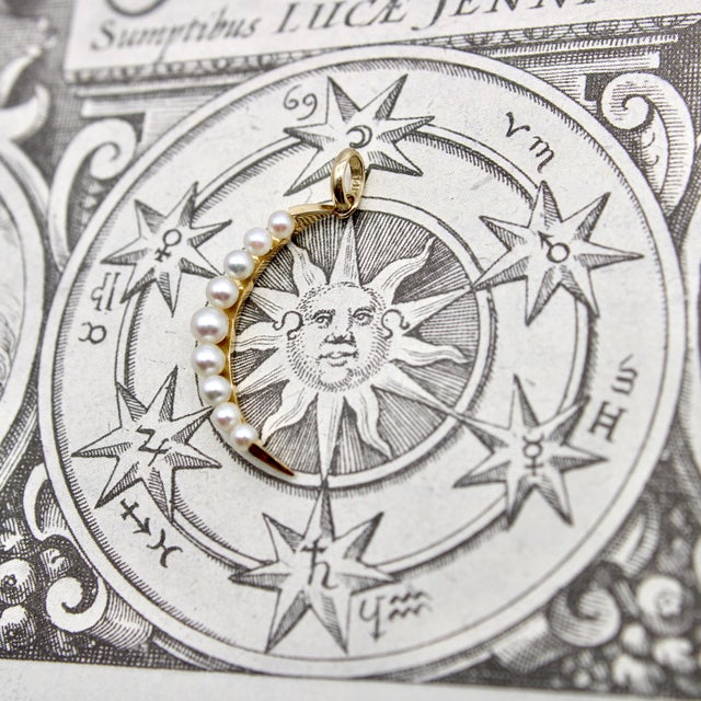 Metal 1950s 14k Gold Mid-Century Modern Pearl Crescent Moon Pendant For Sale - Image 7 of 9