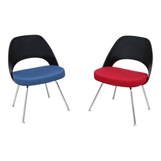 Knoll Mid-Century Modern Eero Saarinen Executive Armless Chairs Black - A Pair For Sale