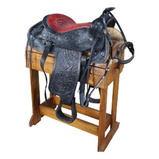 Vintage American Western Black & Red Tooled Leather Embossed Horse Saddle For Sale