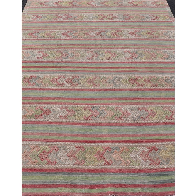 Geometric stripe design Kilim rug in multi-colors, Keivan Woven Arts / rug EN-P13028, country of origin / type: Turkey /...