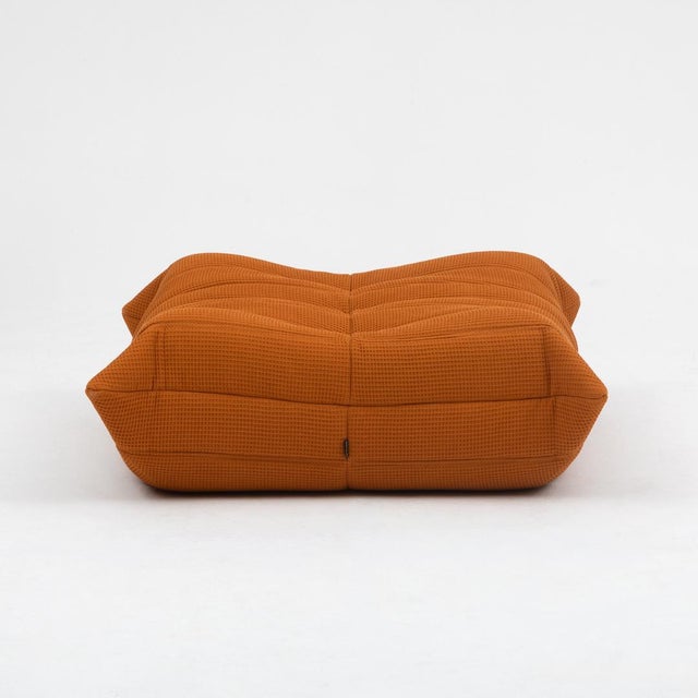 Togo Lounge Chair and Pouf in Orange Tissue by Michel Ducaroy for Ligne Roset, 1973, Set of 2 For Sale - Image 11 of 18