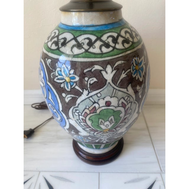 The Marbro Lamp Company Vintage Contemporary Traditional Marbro-Style Painted Blue, Green, Brown, White, and Grey Ceramic Floral Lamp Made in Japan For Sale - Image 4 of 10