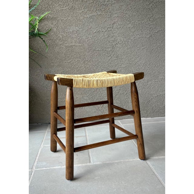 Mid 20th-Century Refined Rustic Maple Wood Mortise & Tenon Fiber Rush Saddle Seat Bench / Stool For Sale - Image 15 of 18