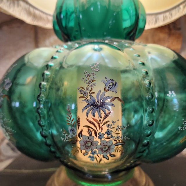 Mid-Century Modern Rare 1940s Emerald Green GWTW Lamp Hand Painted Enamel Dual Light Pristine For Sale - Image 3 of 18