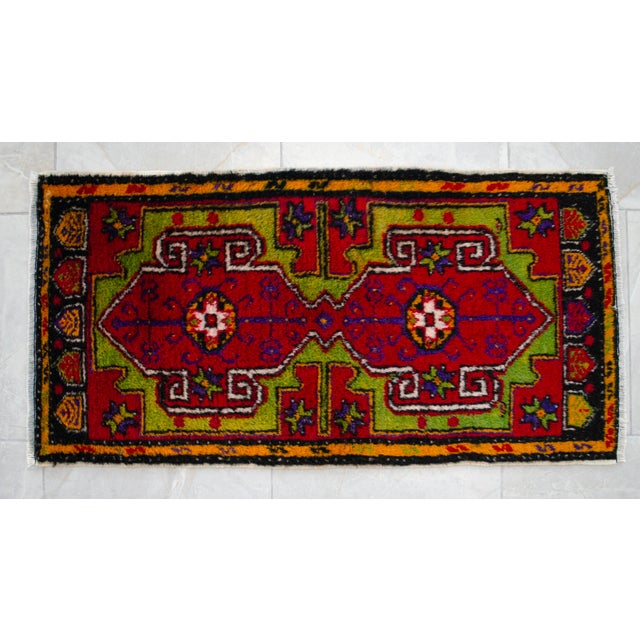 1970s Hand Made Turkish Mat Rug Small Rug Kitchen Mat Organic Wool - 1'8" X 3'4" For Sale - Image 6 of 10
