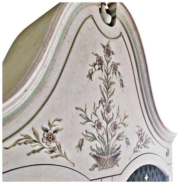 Cream Rare John Widdicomb Broken Arch Pediment Bonnet Top Illuminated Display Cabinet For Sale - Image 8 of 15