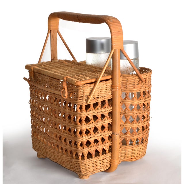 Tan 1950s French Bamboo Wicker 2 Wine Bottle Picnic Basket Bohemian Chic Mid-Century For Sale - Image 8 of 16