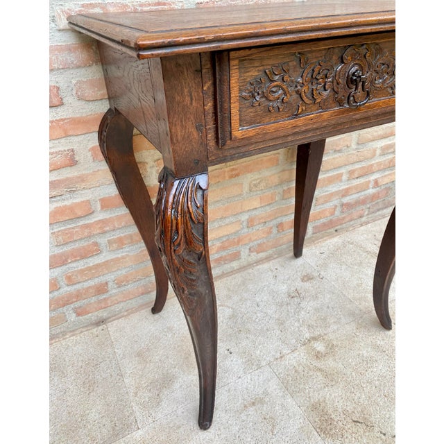 1940s French Louis XV Style Carved Wood Side Table With Drawer For Sale - Image 4 of 11