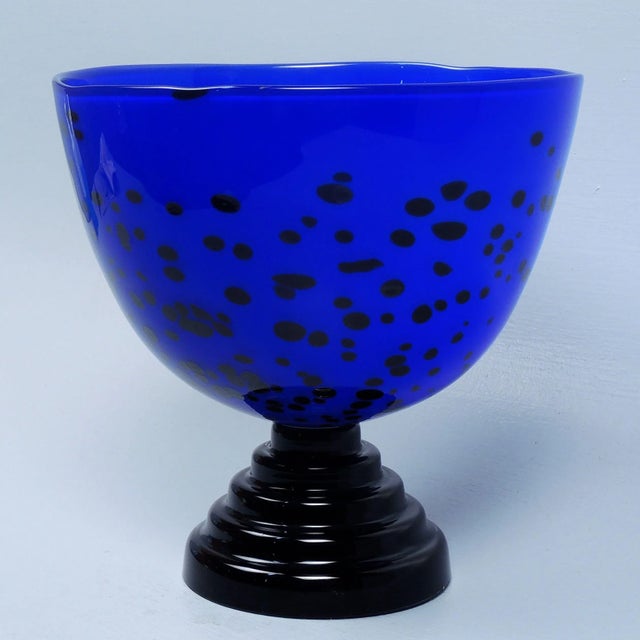 Ann Wahlstrom Kosta Boda Limited Ed. Memphis Style Footed Art Glass Bowl For Sale - Image 13 of 13