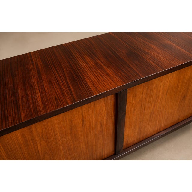 Martin Eisler Brazilian Modern Credenza in Rosewood & Pau Marfim, Attributed to Martin Eisler, 1950s For Sale - Image 4 of 18