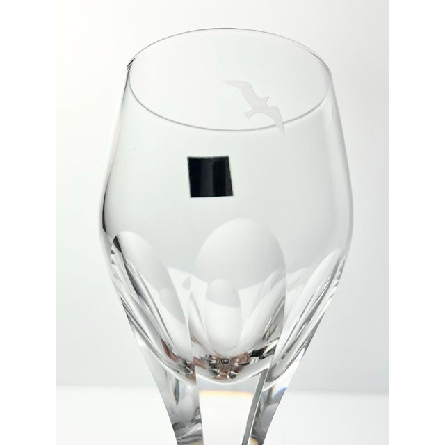 2010s Hoya “Metaphor” Pair of Crystal Wine Glasses, Bird or Seagull Motif - a Pair For Sale - Image 5 of 7